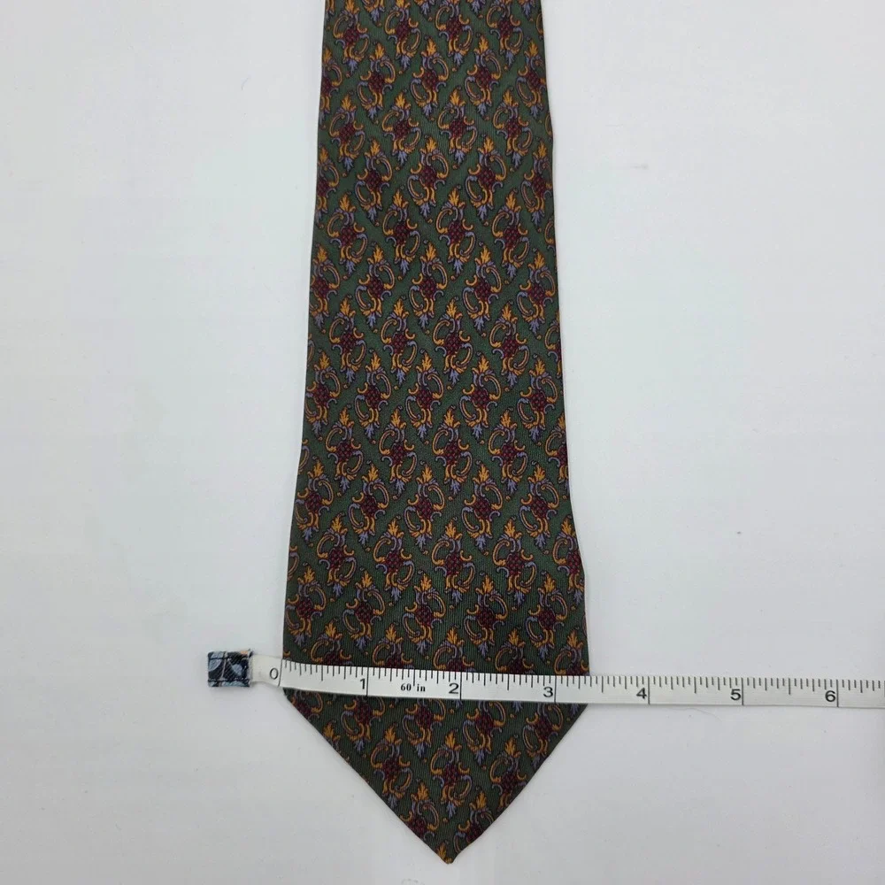 Salvatore Ferragamo Silk Tie Green Paisley Pattern Made in Italy Mens